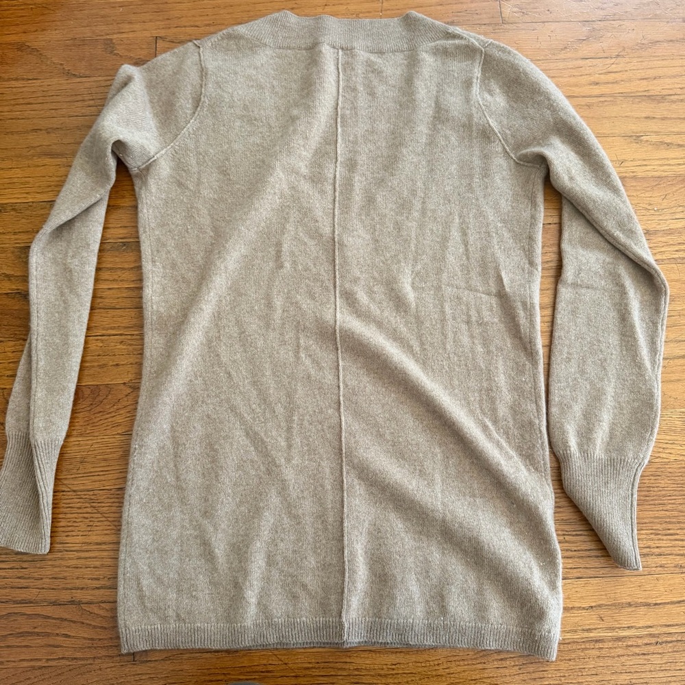 Club Monaco Cashmere V Neck Sweater - Picture 4 of 4
